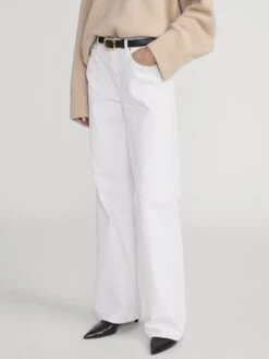 The Stroll -- Au Natural Clean -FRAME Clothing Shop WP26ABT001 BLK WP26KSW073 OMHR 2033728 AUCL 1484 jeans side angle image