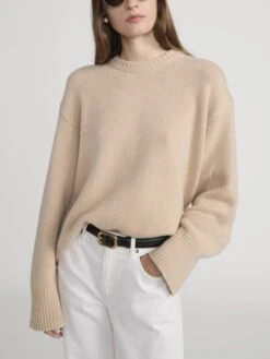 The Cashmere Oversized Crew -- Oatmeal Heather 9 The Cashmere Oversized Crew -- Oatmeal Heather -FRAME Clothing Shop WP26ABT001 BLK WP26KSW073 OMHR 2033728 AUCL 1501 sweater front image