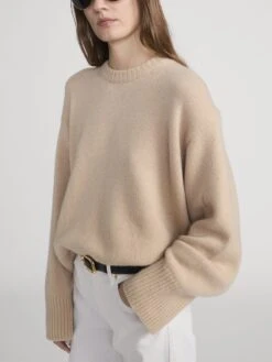 The Cashmere Oversized Crew -- Oatmeal Heather 11 The Cashmere Oversized Crew -- Oatmeal Heather -FRAME Clothing Shop WP26ABT001 BLK WP26KSW073 OMHR 2033728 AUCL 1507 sweater side angle image
