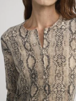 The Cashmere Cardi -- Camel Multi -FRAME Clothing Shop WP26KSW048 CMMT LSLS498 SRSH 0570 cardi front detail image