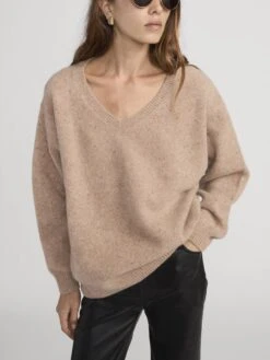 The Cashmere Brushed V Sweater -- Light Camel -FRAME Clothing Shop WP26LPA008 BLK WP26KSW066 LTCM 2419 sweater front image