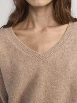 The Cashmere Brushed V Sweater -- Light Camel -FRAME Clothing Shop WP26LPA008 BLK WP26KSW066 LTCM 2440 sweater front detail image