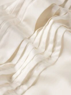 The Tux Blouse -- Alabaster 9 The Tux Blouse -- Alabaster -FRAME Clothing Shop WS25WSH010 ABST FABRICDETAIL top texture detail image