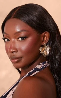 Prettylittlething Gold Textured Flower Stud Earrings