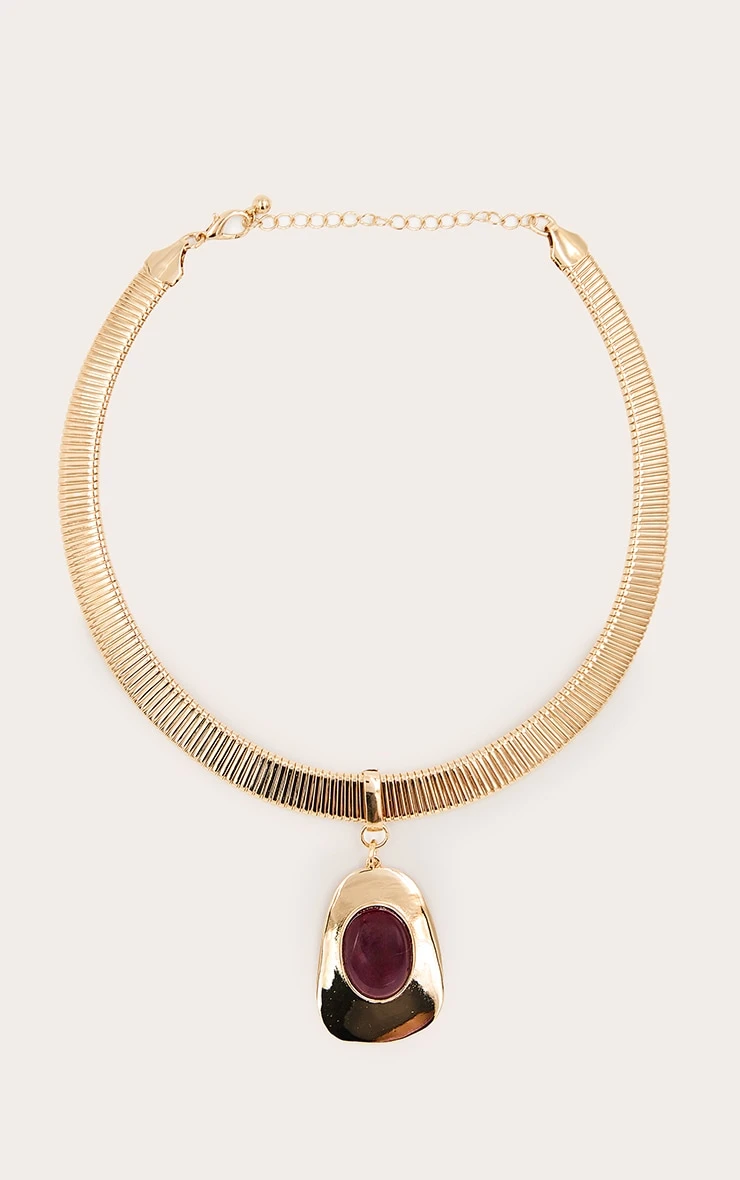 PrettyLittleThing Gold Ribbed Choker – Smooth Burgundy Stone Teardrop Pendant Necklace 2 PrettyLittleThing Gold Ribbed Choker – Smooth Burgundy Stone Teardrop Pendant Necklace - Image 2
