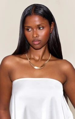 PrettyLittleThing Gold Brushed Curved Detail – Metal Statement Necklace