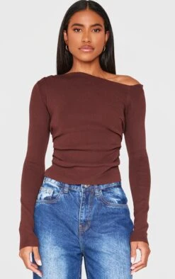 PrettyLittleThing Chocolate Fine Knit Asymmetric Bardot Top – Deconstructed Gauze Knitwear