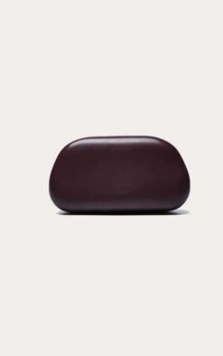 PrettyLittleThing Plum Patent PU Oval Handle Structured Hard Clutch Bag -FRAME Clothing Shop bdc5db88a8a9242b0b7b105cda38529f2742d662 CNN9779 5 plum pu oval handle hard clutch bag