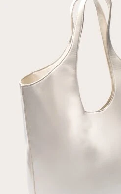 Prettylittlething Cream Structured PU Large Shopper Tote Bag - Minimalist Office to Weekend Handbag -FRAME Clothing Shop c7c8bb6a571433d696191468dbc40ab796207ac1 CNO0727 4 cream pu large shopper tote bag