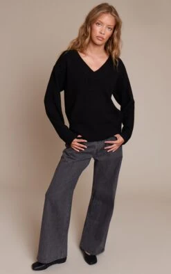 Prettylittlething Black V Neck Knitted Sweater 7 Prettylittlething Black V Neck Knitted Sweater -FRAME Clothing Shop d5aa71d69d900bf2eeccad201ba16fb02b528235 CNN6377 3 black v neck knitted jumper