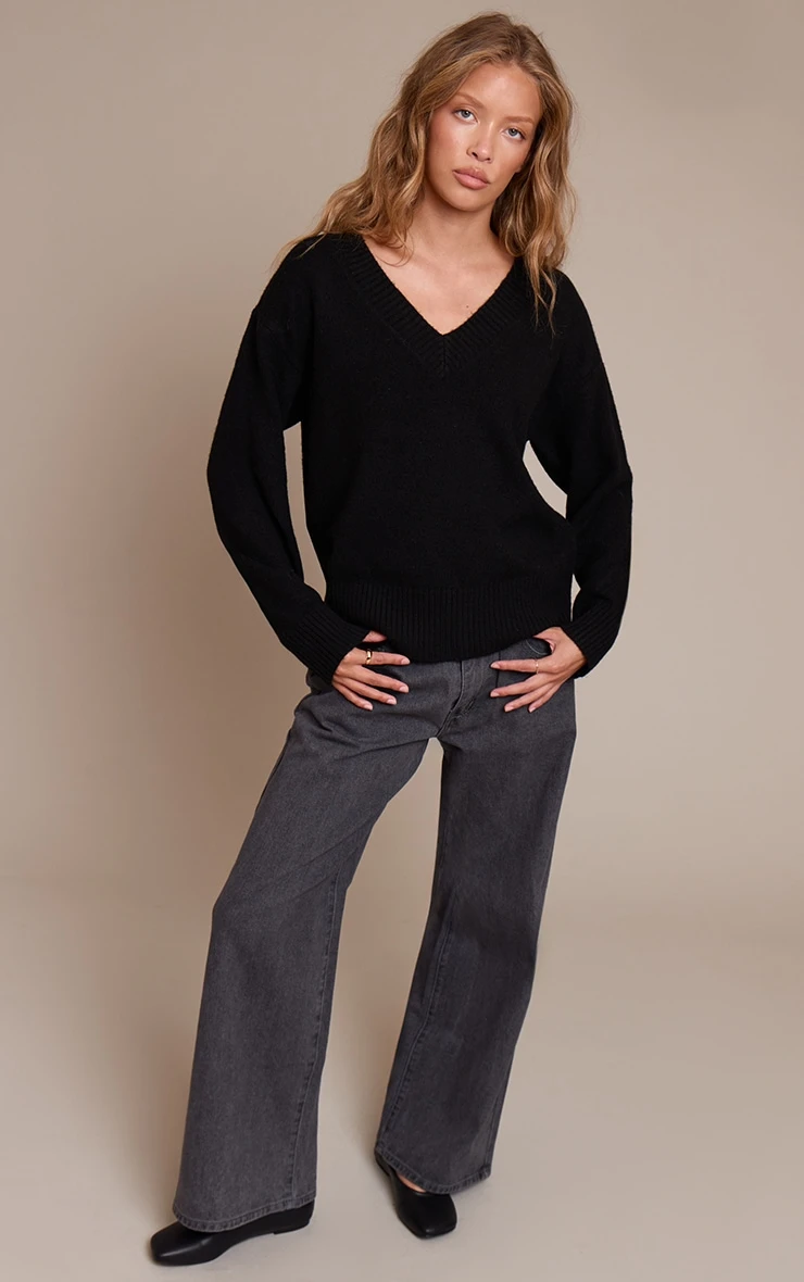 Prettylittlething Black V Neck Knitted Sweater 3 Prettylittlething Black V Neck Knitted Sweater - Image 3