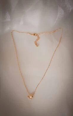 PrettyLittleThing Gold Abstract Heart Detail Necklace β Elegant Molten Pendant Jewelry 6 PrettyLittleThing Gold Abstract Heart Detail Necklace β Elegant Molten Pendant Jewelry -FRAME Clothing Shop dc253827945f6523e32b6c7ac28392438f428069 cni2344 3