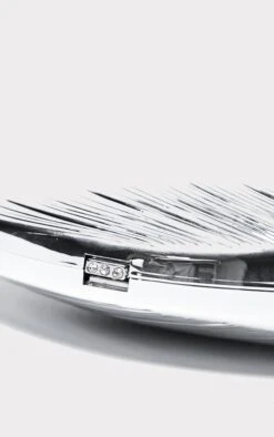 PrettyLittleThing Silver Metallic Hard Shell Box Clutch - Elegant Evening Handbag 9 PrettyLittleThing Silver Metallic Hard Shell Box Clutch - Elegant Evening Handbag -FRAME Clothing Shop dca3b8ab52726afd06830e2421b5f4355469e544 CNO2878 5 silver hard shell clutch