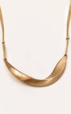 PrettyLittleThing Gold Brushed Curved Detail – Metal Statement Necklace -FRAME Clothing Shop e1aa308eac4f4826f8cf6623baebbfccf473cab7 CNN6155 3 gold brushed curved metal necklace