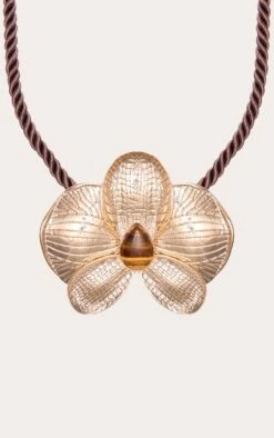 Prettylittlething Gold Textured Floral Pendant Necklace – Cream Stone Detail Delicate Chain -FRAME Clothing Shop eabb1b790ee4b5febf9303d91d4e4b8b8dc5018c CNO2923 3 gold textured floral pendant necklace