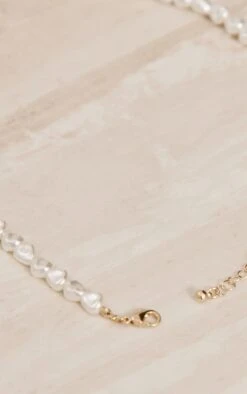 Prettylittlething White Textured Pearl Choker -FRAME Clothing Shop eaf6f9647eb7255deae11a5a55779c5d3808d89d cne2526 4