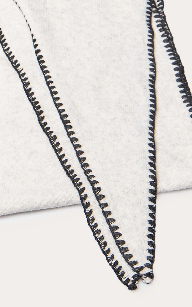 Prettylittlething Grey Knit Contrast Tassel Shawl 3 Prettylittlething Grey Knit Contrast Tassel Shawl - Image 3