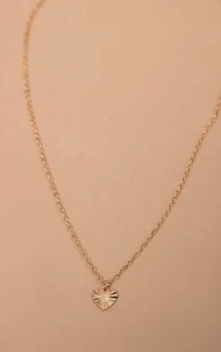 Prettylittlething Gold Fine Chain Delicate Heart Pendant Necklace 7 Prettylittlething Gold Fine Chain Delicate Heart Pendant Necklace -FRAME Clothing Shop fafc685e4378af3d96a0376ea5550425fe305ed5 cnb7834 4