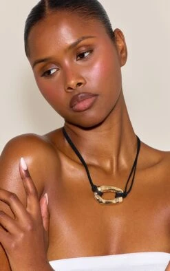 PrettyLittleThing Gold Abstract Textured Oval Link Statement Necklace